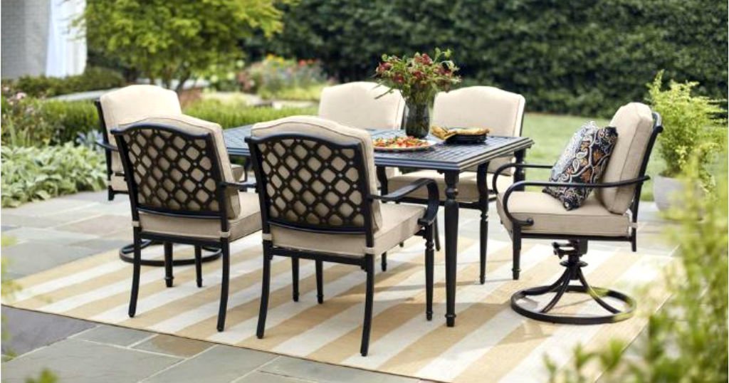 Set Hampton Bay Laurel a solo $499 (Reg. $699) en Home Depot