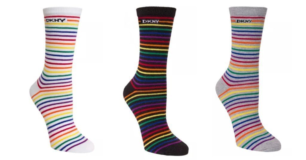 Medias DKNY a solo $3.74 (Reg. $8) en Macys