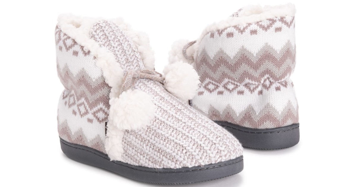 MUK LUKS Lulu Bootie Slippers en Jane