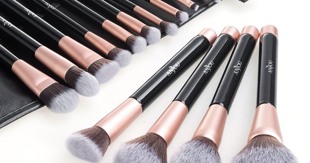 Set de Brochas de Maquillaje Anjou de 16 pc solo $13.99 en Amazon