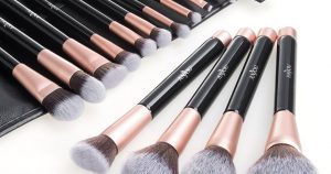 Set de Brochas de Maquillaje Anjou de 16 pc solo $13.99 en Amazon