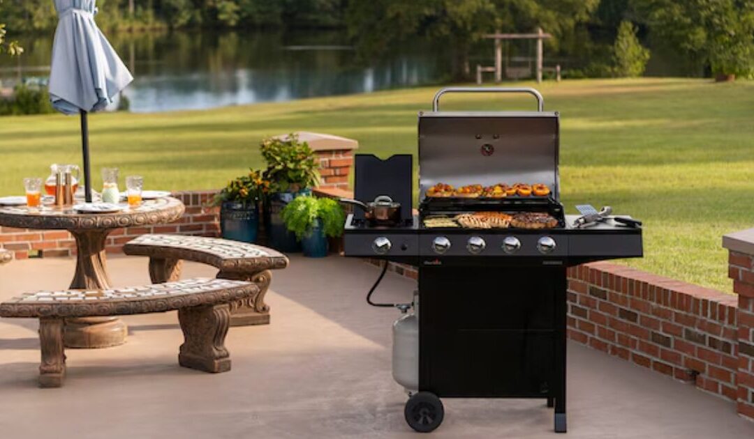 Grill de Gas Propano Char-Broil con Hornilla Lateral a solo $179 en Lowe’s (Reg. $249)