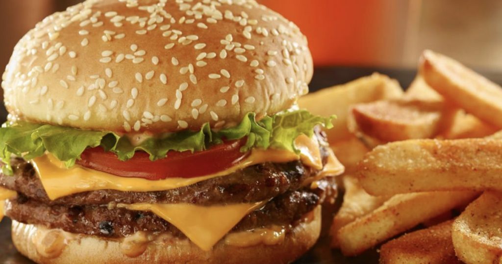 Cheeseburger y Papitas SOLO $5 en Red Robin