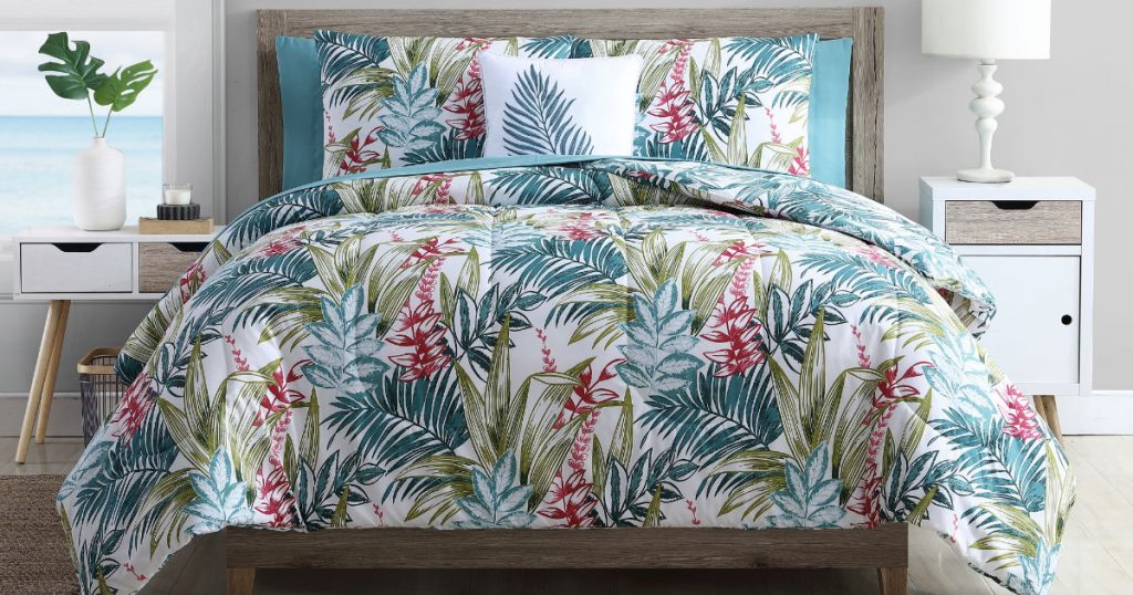 Mainstays Tropical Reversible Bed-in-a-Bag Comforter Set en Walmart