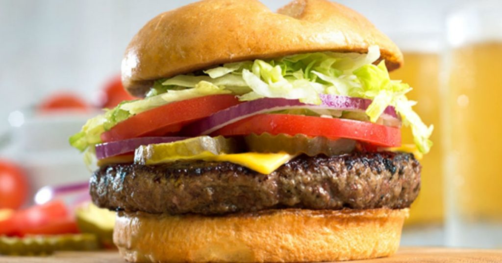 Ruby Tuesday: Hamburguesa a Base de Plantas o Cheeseburger Clásico con Papas