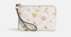 Cartera-Coach-Wristlet-Mystical-Floral-Print
