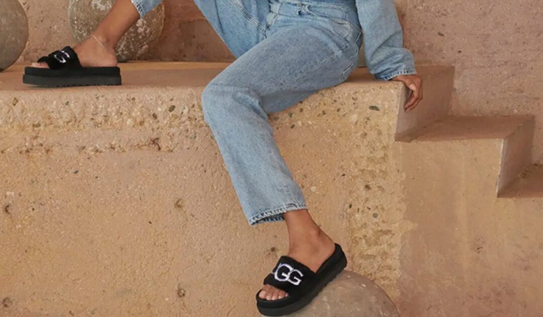 Sandalias UGG Laton Genuine Shearling SOLO $50 (Reg $100)