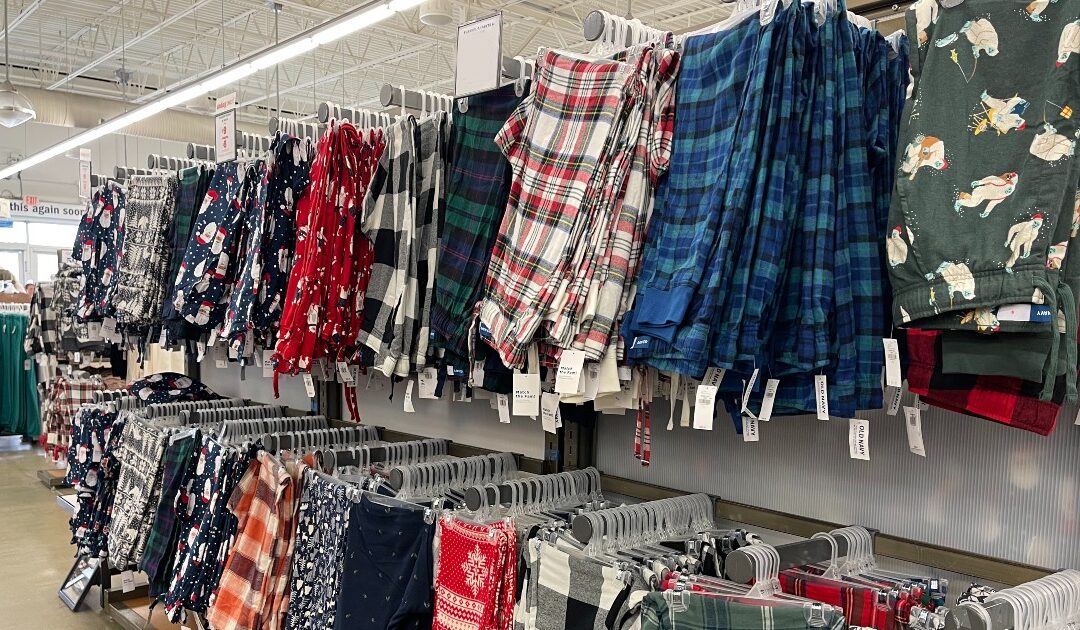 Pijamas con Estampados Navideños Para Mujeres a SOLO $6 en Old Navy
