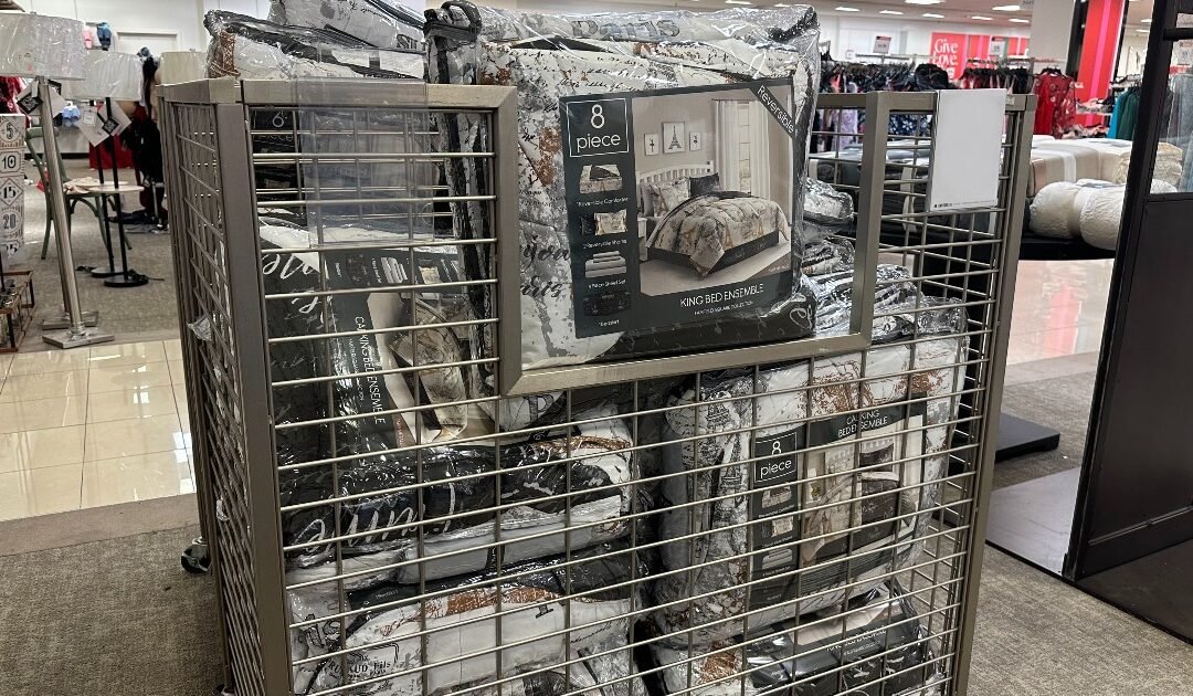 Set de Comforter Reversible Fairfield Paris Gold 8-Piezas SOLO $14.96 (Reg. $100)