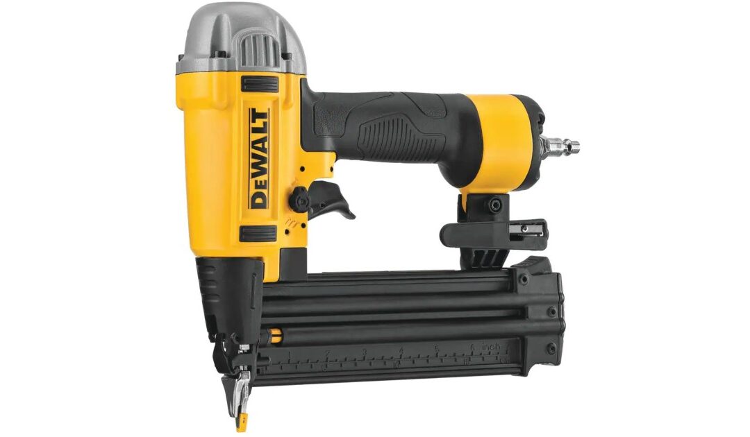 DEWALT 18-Gauge Pneumatic Corded Brad Nailer SOLO $99 en Home Depot (Reg. $139)
