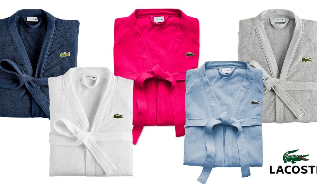 Lacoste Home Pique Bath Robe en especial a solo $45 (Reg $100)