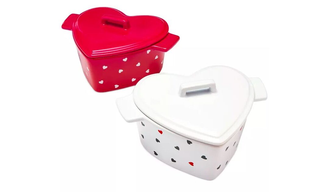 The Cellar 2-Piezas Heart Stoneware Cocottes SOLO $20.99 (Reg $60)