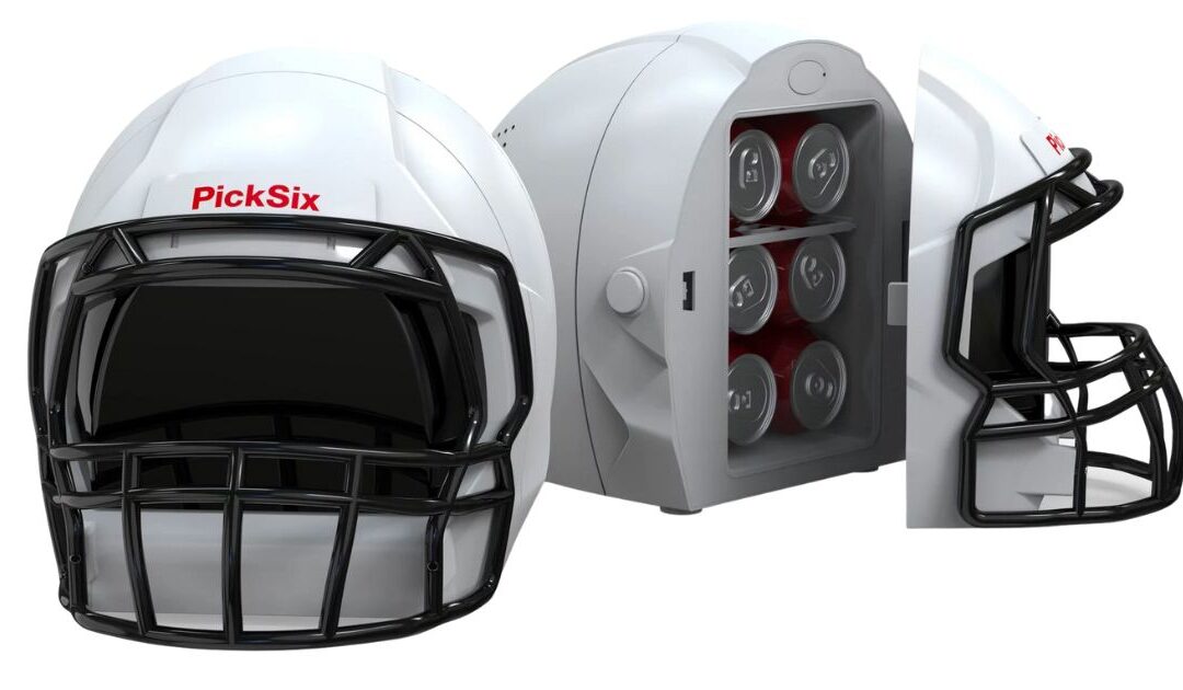 Mini Nevera de 4-Litros Football Helmet SOLO $38.97 (Reg $80)