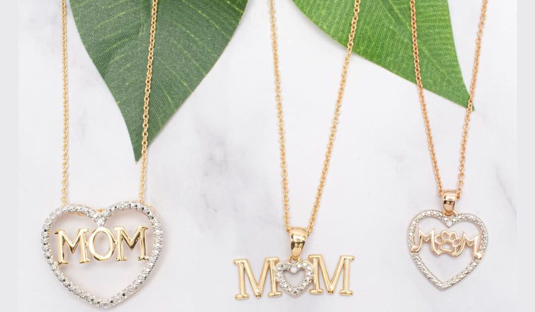 Collares Diamond Accent Mom Heart SOLO $14.99 (Reg $49)