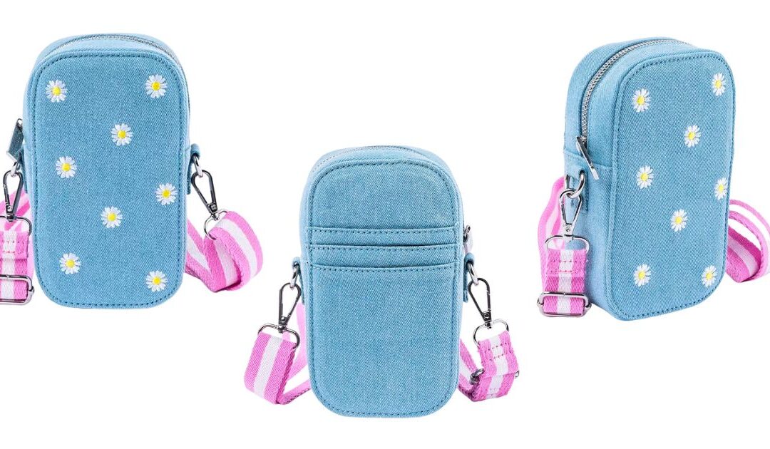 Skinnydip London Danni Denim Daisy Phone Crossbody a solo $15.52 (Reg. $34.50)