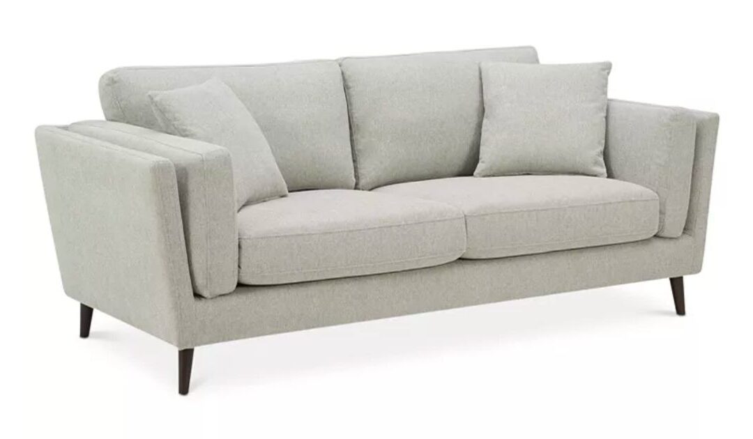Sofá Daylla a solo $399 (Reg. $999) en Macy’s