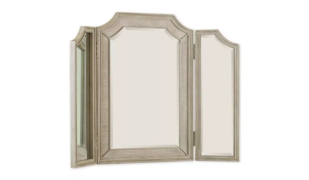 Espejo Chelsea Court Vanity a solo $44.10 (Reg. $399)