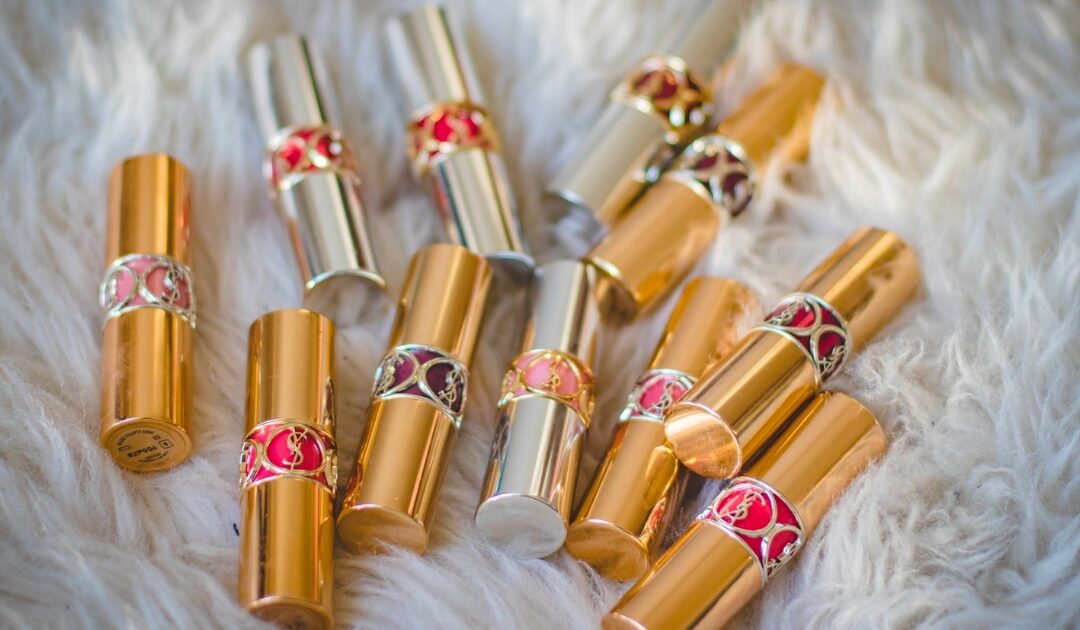 Venta de Lipstick en Saks Fifth Avenue – HASTA un 50% de Descuento en YSL, Clinique y Más