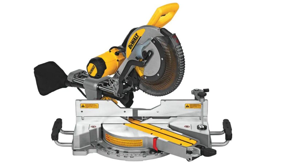 Sierra DEWALT 12-In 15-Amp SOLO $399 en Home Depot (Reg. $599)