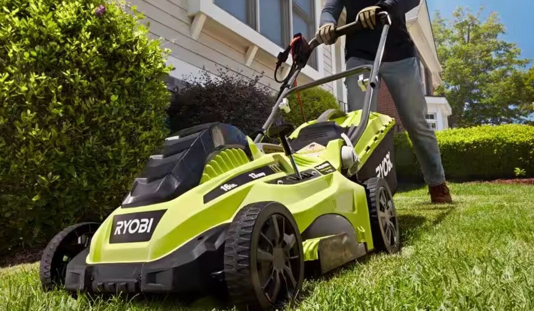 Máquina Eléctrica Cortadora de Césped RYOBI SOLO $159 en Home Depot (Reg. $199)