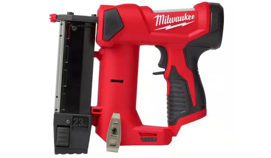 Milwaukee M12 Pin Nailer 23-GA SOLO $189 en Home Depot (Herramienta Solamente)
