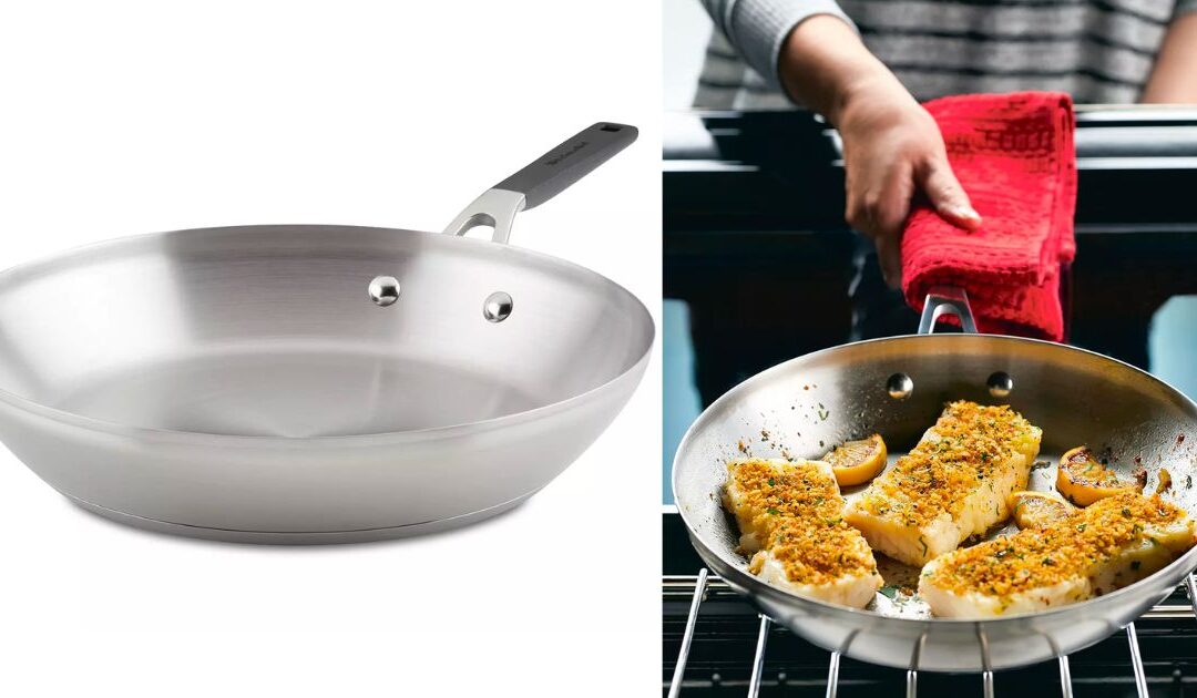 Sartén de Acero Inoxidable KitchenAid 12-In a solo $34.99 en Macy’s (Reg. $67)