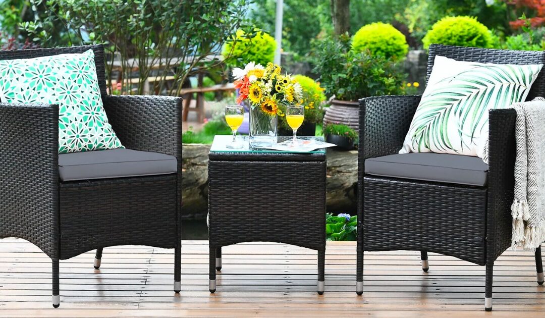 Set de Patio de 3-Piezas Costway SOLO $129.99 (Reg $246)