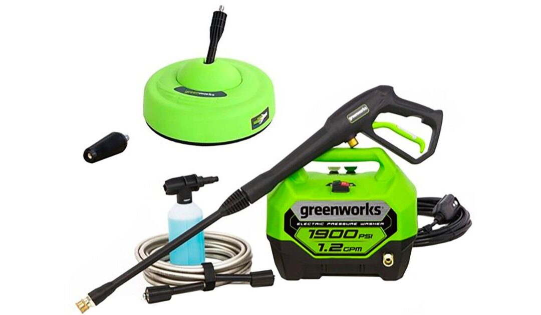 Greenworks Electric Pressure Washer Combo Kit a solo $99.99 (Reg. $220)