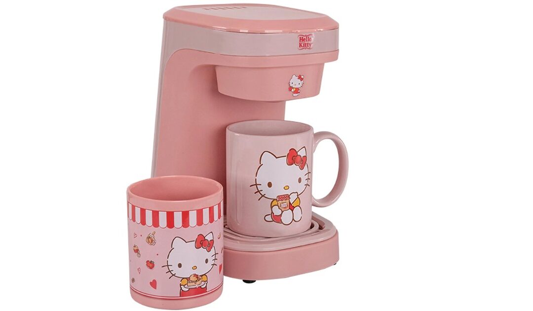 Set de Regalo de Cafetera Hello Kitty Con Tazas SOLO $24.99 (Reg $45)