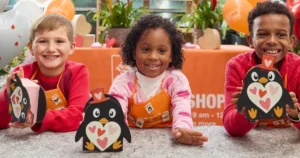 Taller GRATIS para niños Home Depot buzon pinguino