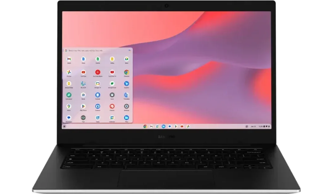 Samsung Galaxy Chromebook Go LED Laptop 14-In a solo $169.99 (Reg. $330)