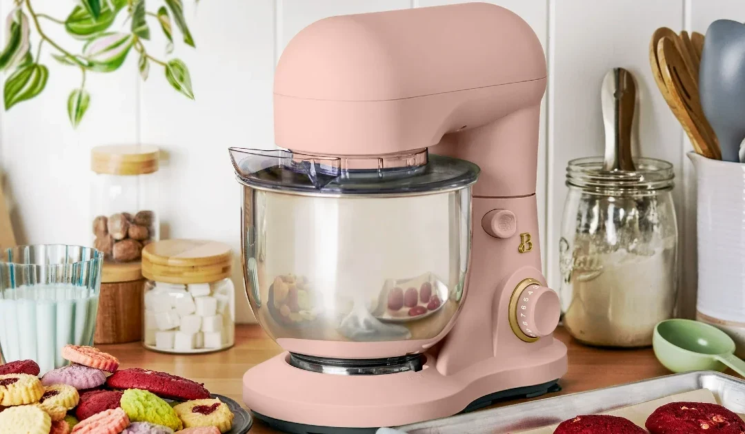 Beautiful 3.5 Qt Stand Mixer a SOLO $55.97 (Reg $75)