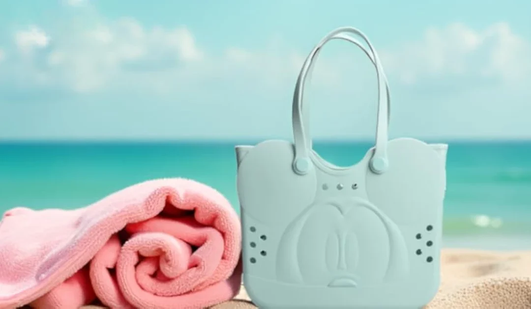 Disney Mickey Mouse 3D Character Molded Tote SOLO $38.99 en Amazon (Reg $65)