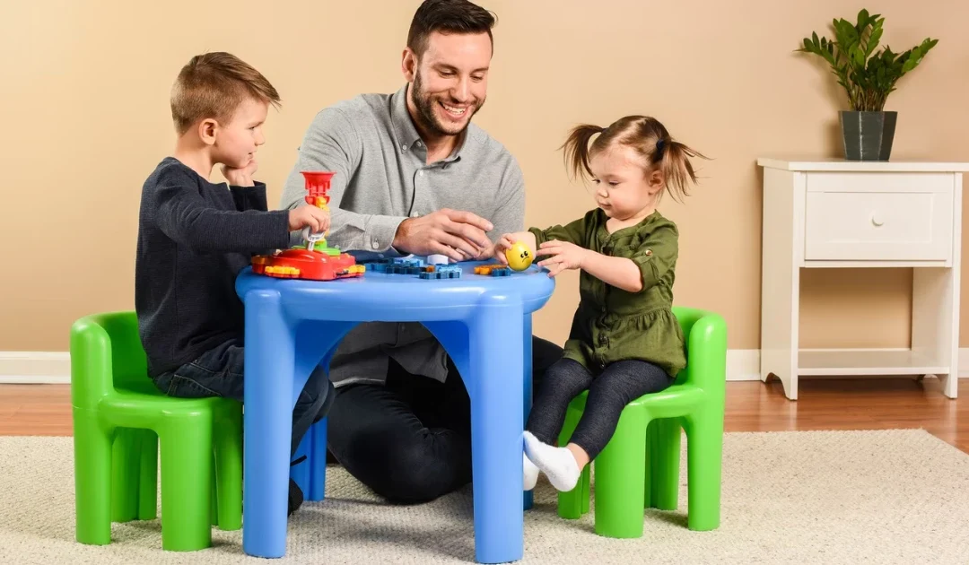 Set de Mesa y Sillas Little Tikes SOLO $25 (Reg $50)