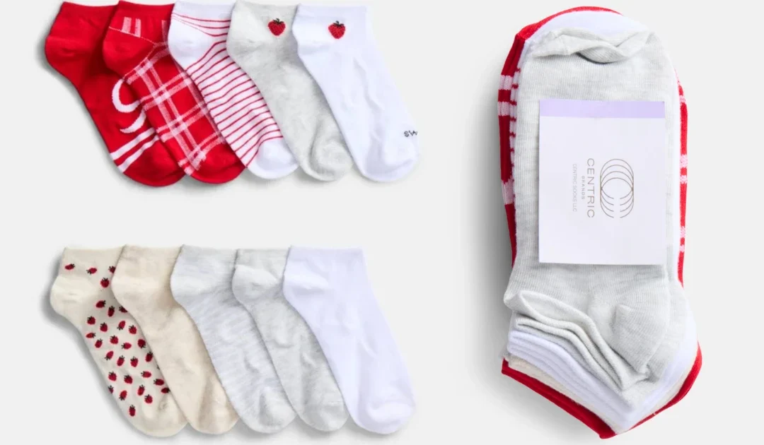 Paquete de Medias Para Mujeres No Boundaries 10-Pack a SOLO $3 (Reg $7)